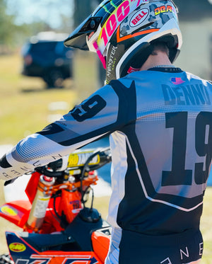 S924 "RAYCON" Jersey - White